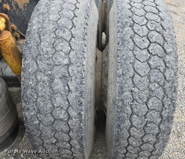 image for item DS5367 2007 Western Star 4900 semi truck