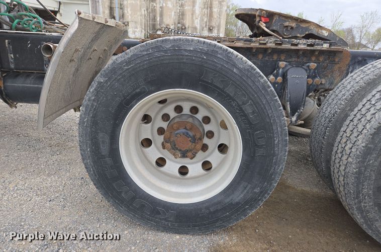 image for item DS5367 2007 Western Star 4900 semi truck