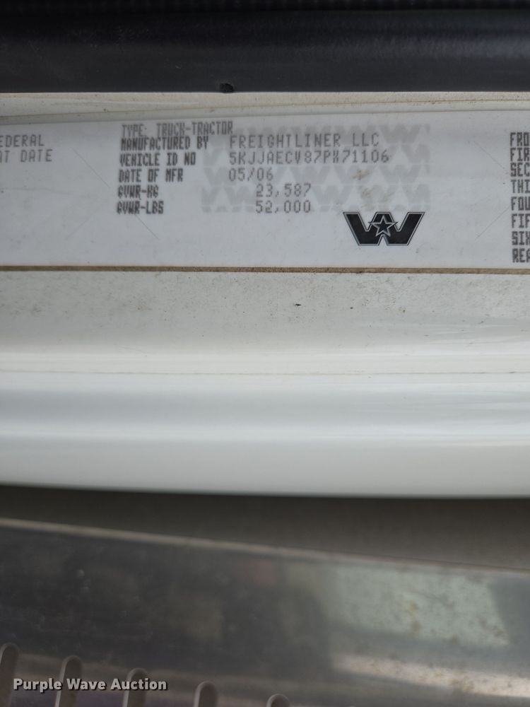 image for item DS5367 2007 Western Star 4900 semi truck