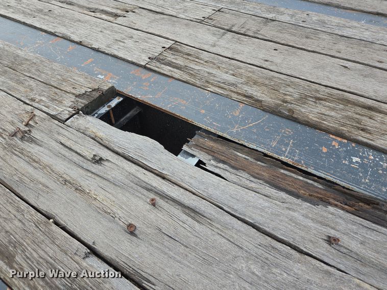 image for item DT4767 1994 Fontaine drop deck trailer