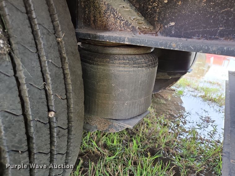 image for item DT4767 1994 Fontaine drop deck trailer