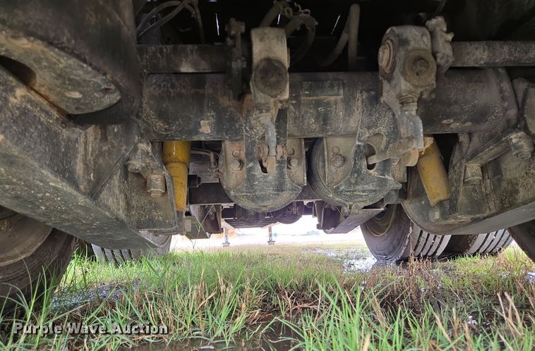 image for item DT4767 1994 Fontaine drop deck trailer