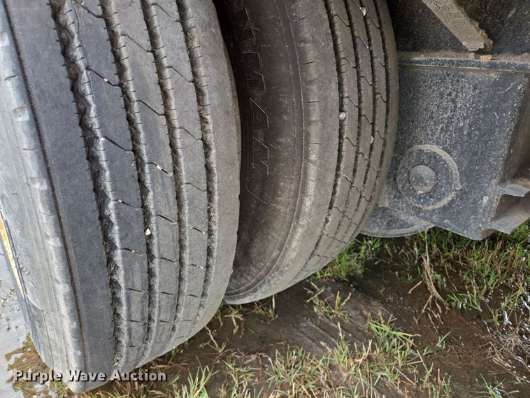 image for item DT4767 1994 Fontaine drop deck trailer