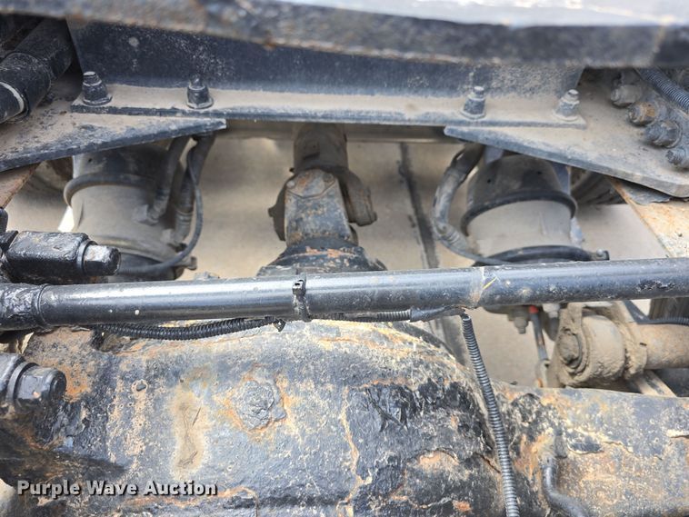 image for item DT6793 2015 Kenworth T680 semi truck