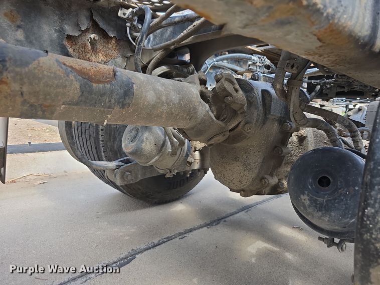 image for item DT6793 2015 Kenworth T680 semi truck