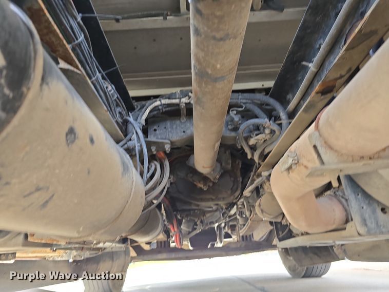 image for item DT6793 2015 Kenworth T680 semi truck