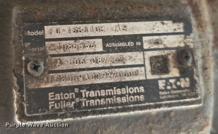 image for item DT6793 2015 Kenworth T680 semi truck