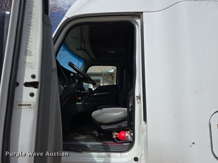 image for item DT6793 2015 Kenworth T680 semi truck