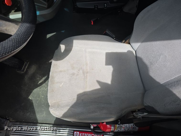 image for item DT6793 2015 Kenworth T680 semi truck