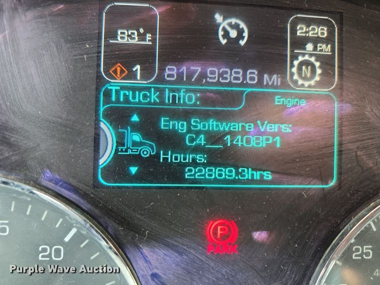 image for item DT6793 2015 Kenworth T680 semi truck