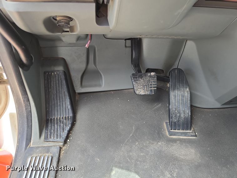 image for item DT6793 2015 Kenworth T680 semi truck