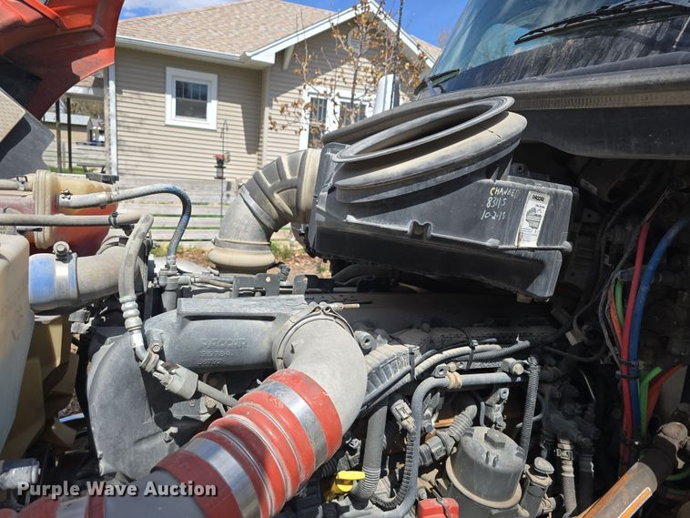 image for item DT6793 2015 Kenworth T680 semi truck