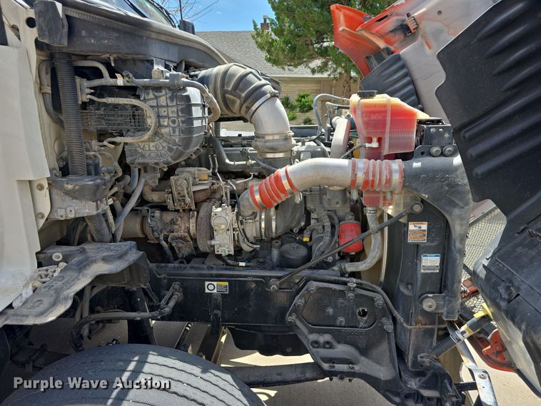 image for item DT6793 2015 Kenworth T680 semi truck