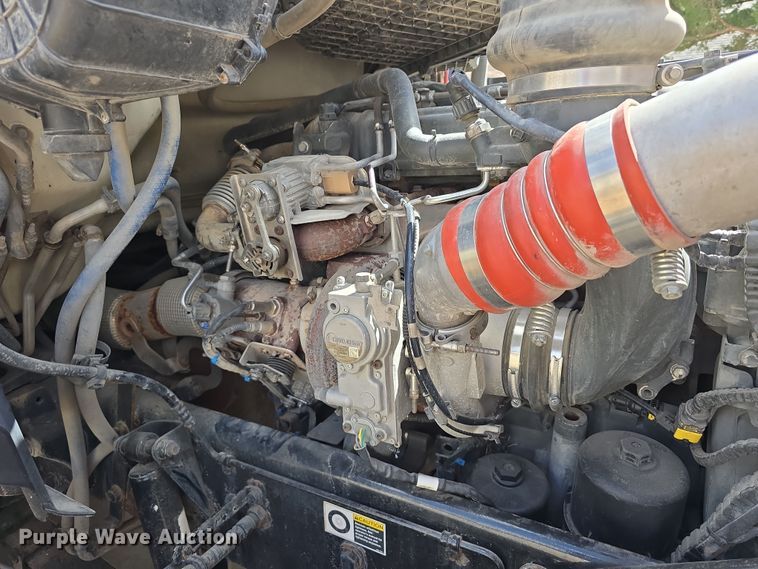 image for item DT6793 2015 Kenworth T680 semi truck