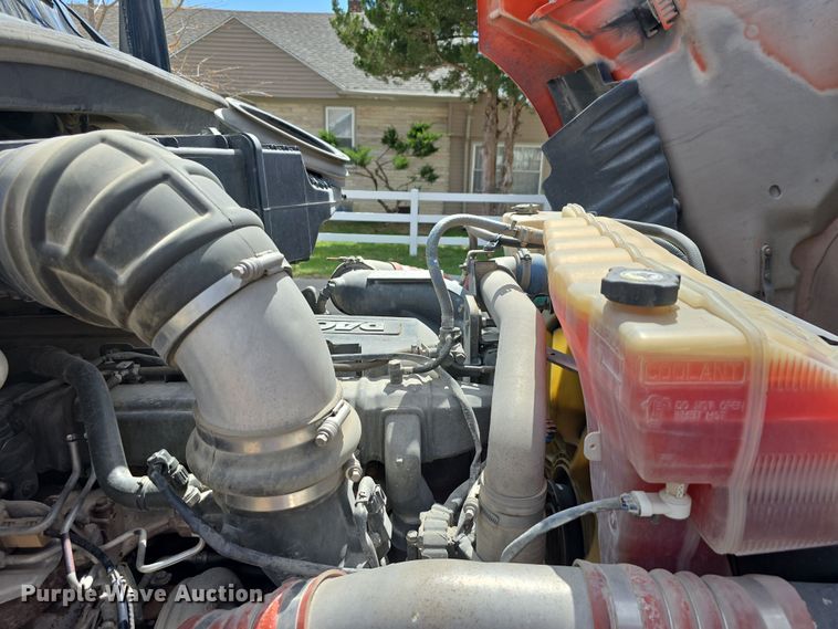 image for item DT6793 2015 Kenworth T680 semi truck