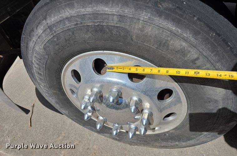 image for item DT6793 2015 Kenworth T680 semi truck