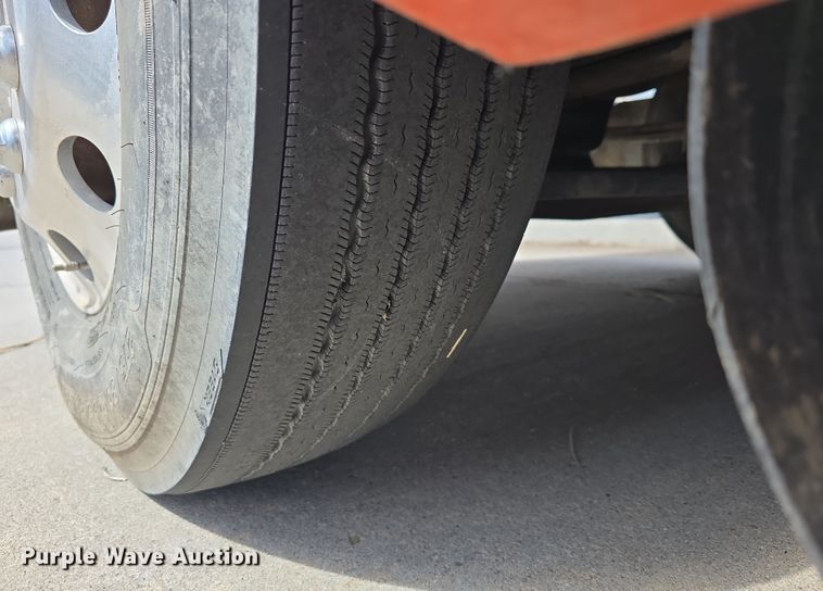 image for item DT6793 2015 Kenworth T680 semi truck