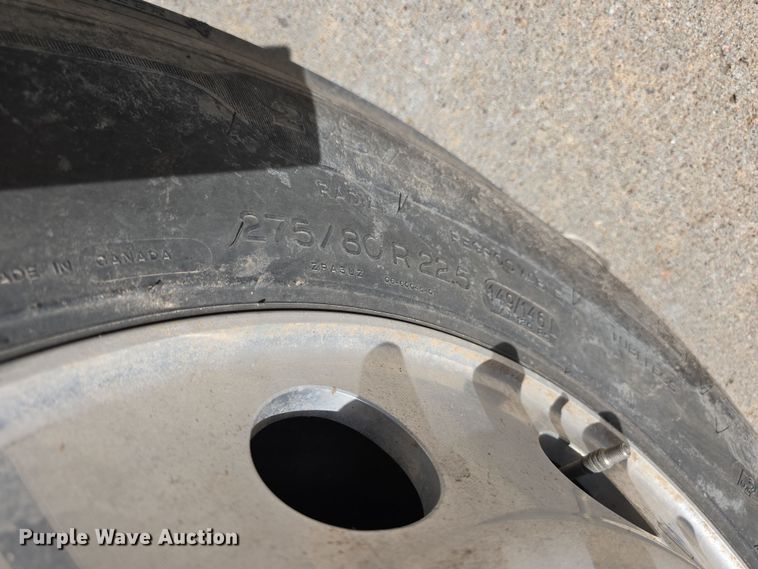 image for item DT6793 2015 Kenworth T680 semi truck