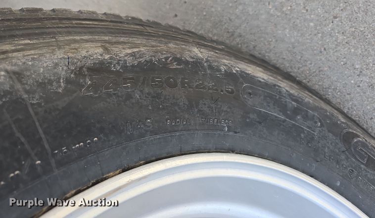 image for item DT6793 2015 Kenworth T680 semi truck