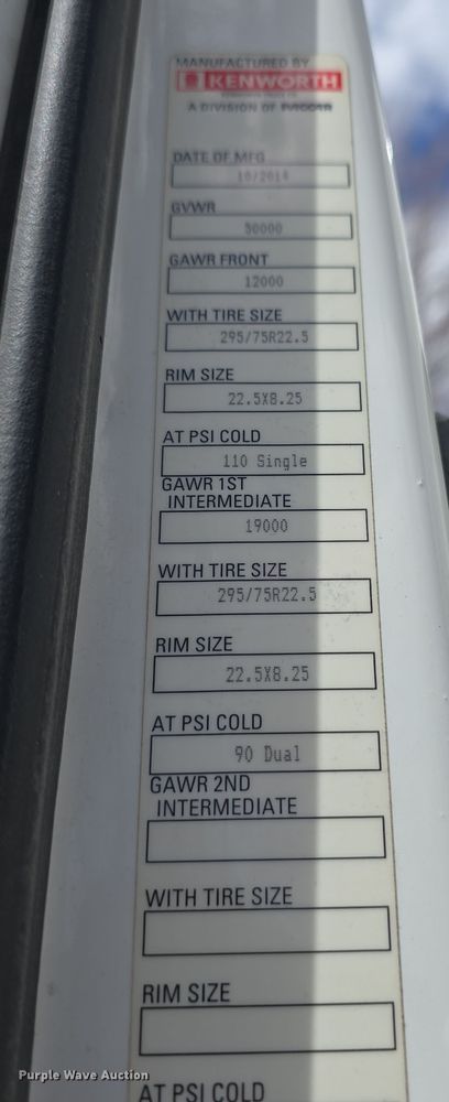image for item DT6793 2015 Kenworth T680 semi truck