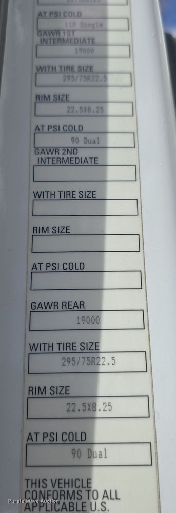 image for item DT6793 2015 Kenworth T680 semi truck