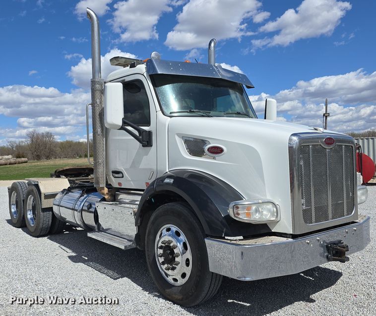 image for item DT6796 2016 Peterbilt 567 semi truck
