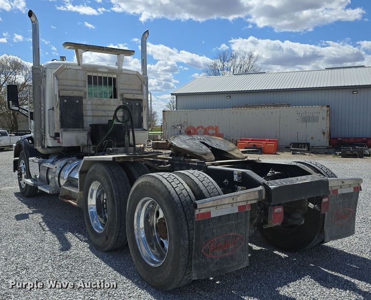 image for item DT6796 2016 Peterbilt 567 semi truck