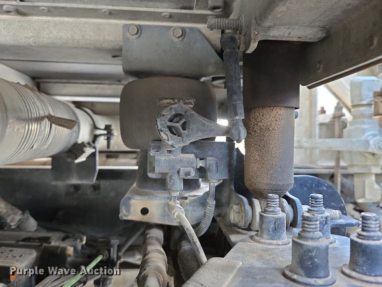 image for item DT6796 2016 Peterbilt 567 semi truck