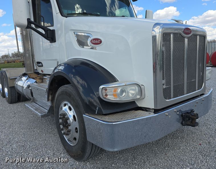 image for item DT6796 2016 Peterbilt 567 semi truck