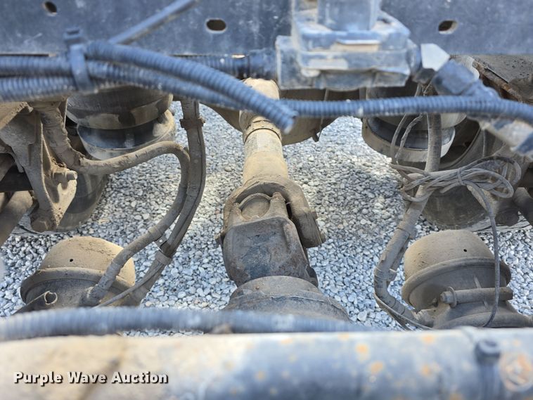 image for item DT6796 2016 Peterbilt 567 semi truck