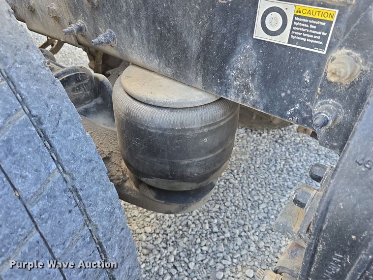 image for item DT6796 2016 Peterbilt 567 semi truck