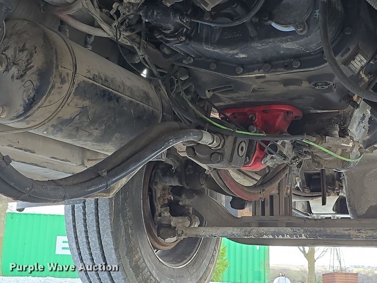 image for item DT6796 2016 Peterbilt 567 semi truck