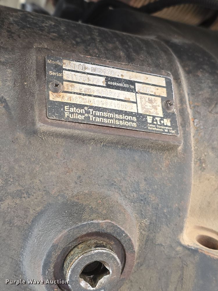 image for item DT6796 2016 Peterbilt 567 semi truck