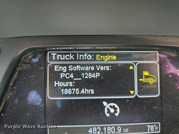 image for item DT6796 2016 Peterbilt 567 semi truck