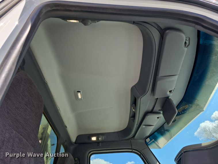 image for item DT6796 2016 Peterbilt 567 semi truck