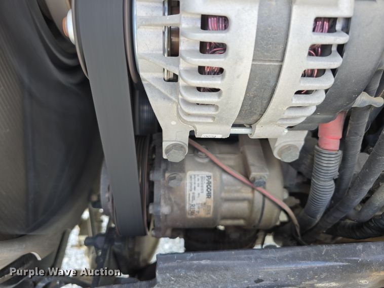 image for item DT6796 2016 Peterbilt 567 semi truck