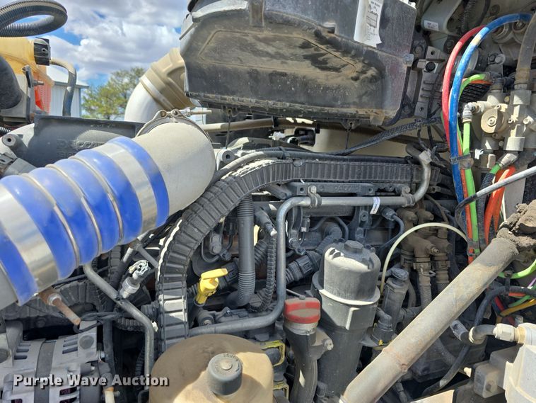 image for item DT6796 2016 Peterbilt 567 semi truck