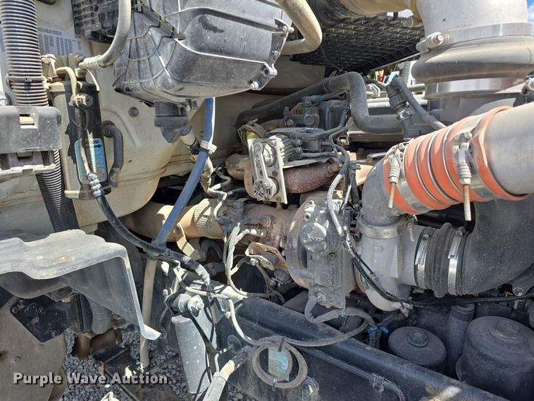 image for item DT6796 2016 Peterbilt 567 semi truck