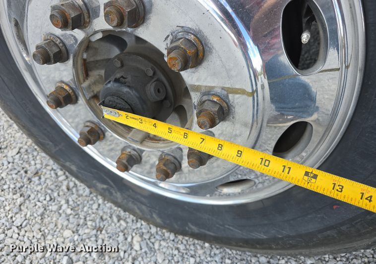 image for item DT6796 2016 Peterbilt 567 semi truck