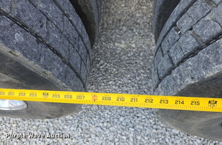 image for item DT6796 2016 Peterbilt 567 semi truck