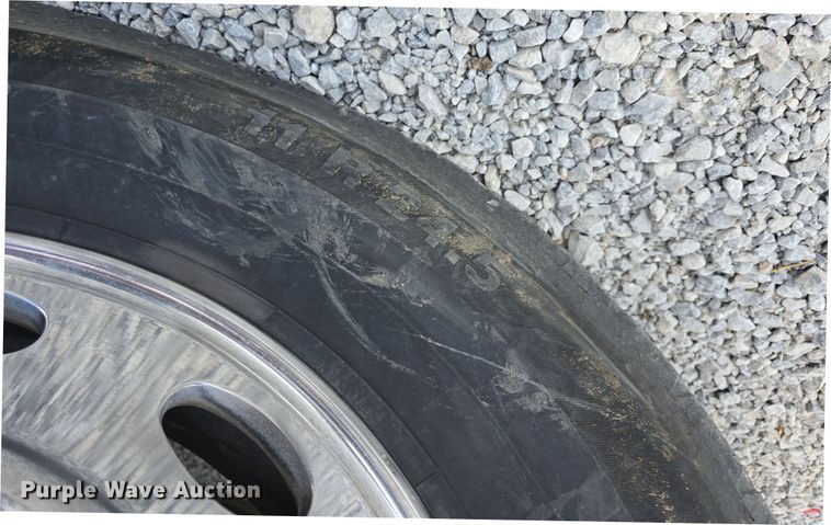 image for item DT6796 2016 Peterbilt 567 semi truck