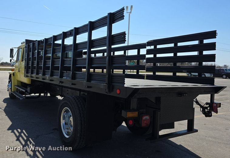 image for item DT6798 2005 Freightliner FL70 Crew Cab flatbed truck