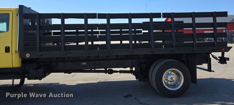 image for item DT6798 2005 Freightliner FL70 Crew Cab flatbed truck