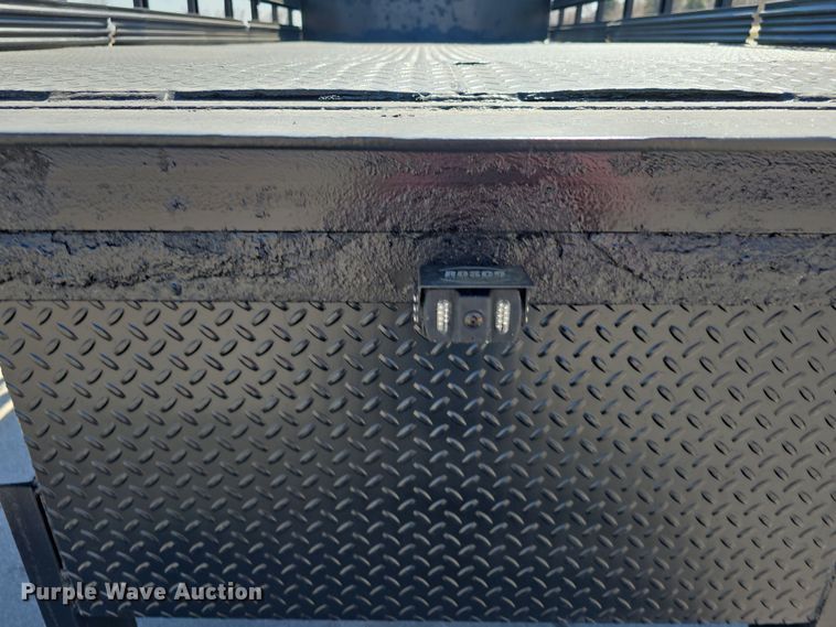 image for item DT6798 2005 Freightliner FL70 Crew Cab flatbed truck