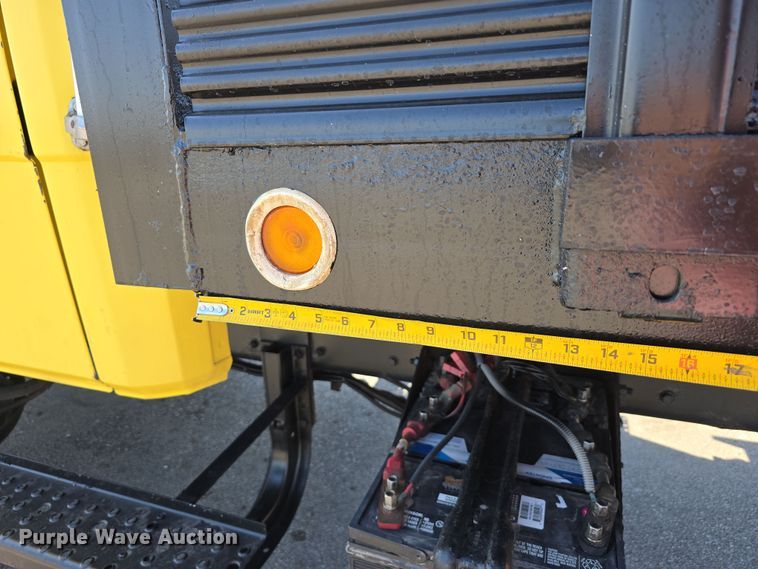 image for item DT6798 2005 Freightliner FL70 Crew Cab flatbed truck