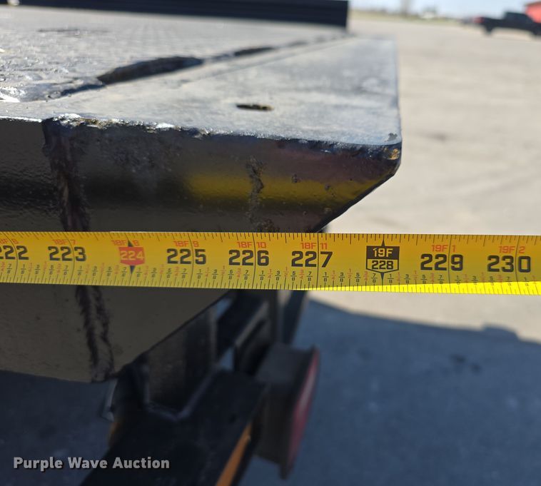 image for item DT6798 2005 Freightliner FL70 Crew Cab flatbed truck