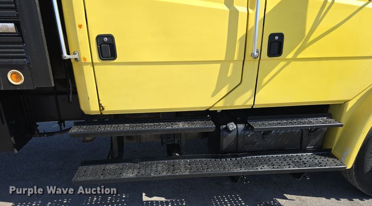 image for item DT6798 2005 Freightliner FL70 Crew Cab flatbed truck
