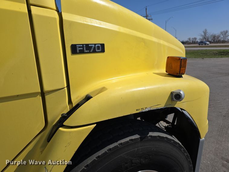 image for item DT6798 2005 Freightliner FL70 Crew Cab flatbed truck