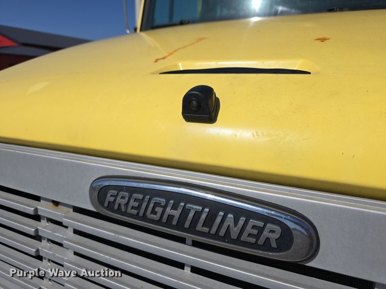 image for item DT6798 2005 Freightliner FL70 Crew Cab flatbed truck