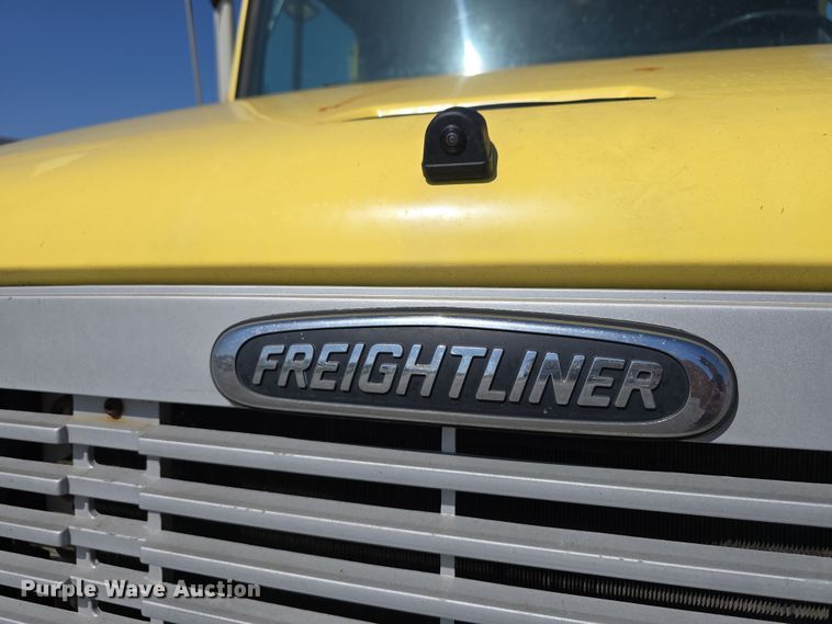 image for item DT6798 2005 Freightliner FL70 Crew Cab flatbed truck